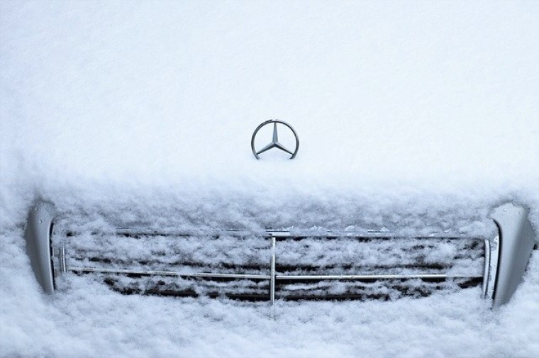 ‘Mercedes verkoopt Russische autofabrikant aan staatsbedrijf’