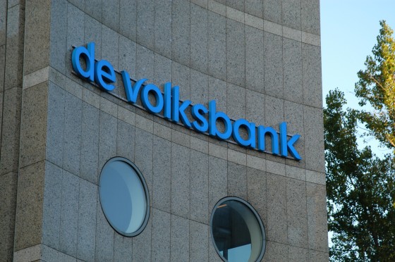 Heinen zet voorbereidingen privatisering Volksbank door