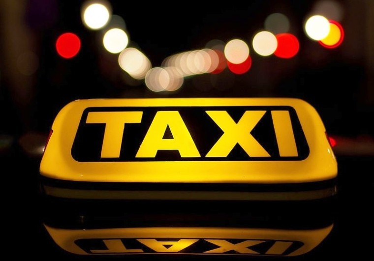 Beursgenoteerde autodealer koopt Brussels taxibedrijf