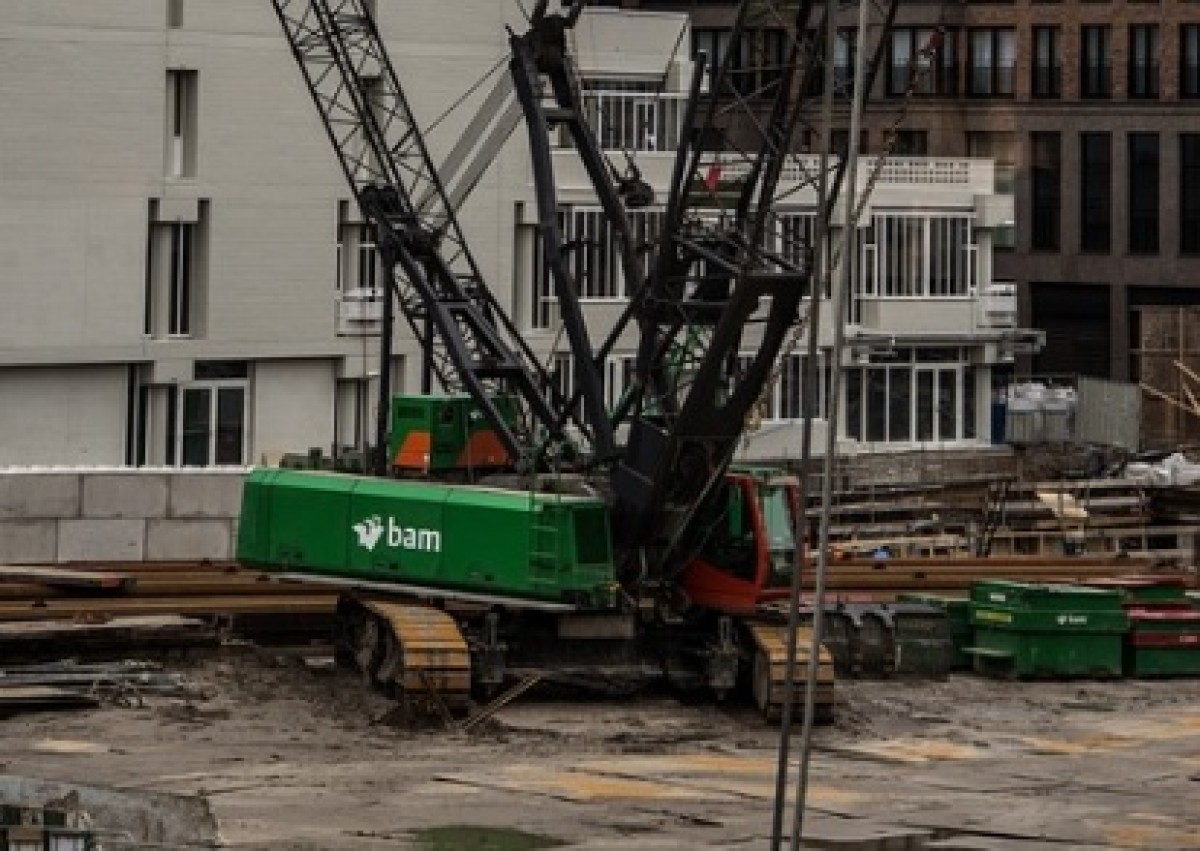 Alweer stuurt Bam dochters de laan uit