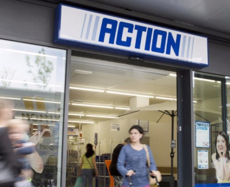 Action deels in de etalage