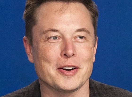 Musk wil rechtszaak over deal half jaar uitstellen