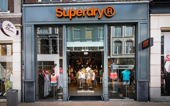 Overname noodlijdende modeketen Superdry ketst af