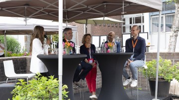 Het Hid presenteert op een zomerse avond het Forward Thinkers Magazine