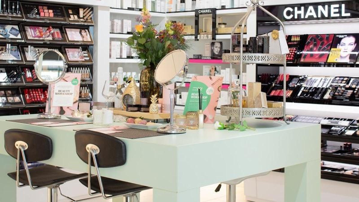 Nederlandse cosmeticaketens fuseren om modernisering