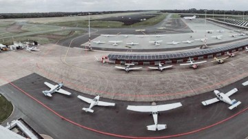 ‘Schiphol neemt een belang in vliegveld Eelde’