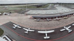 ‘Schiphol neemt een belang in vliegveld Eelde’