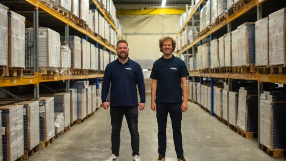 Veams stapt in online vloerleverancier Solza