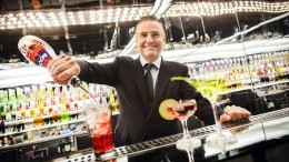 Lucas Bols bestelt rondje Mexicaanse tequila