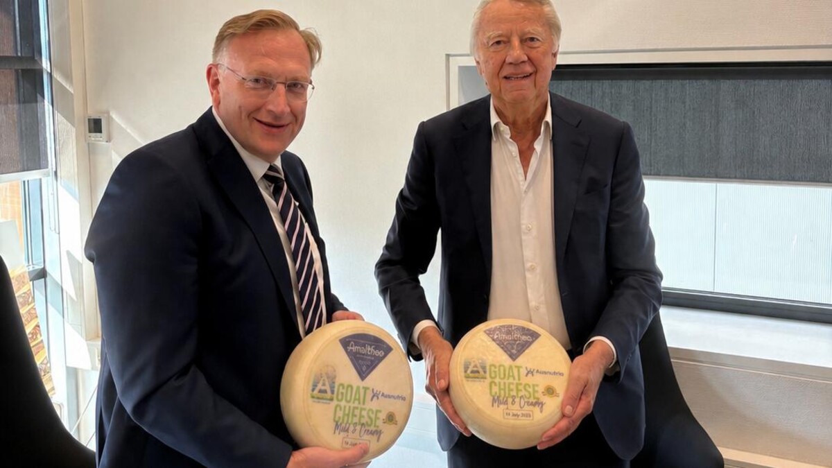 Zuivelbedrijf Royal A-ware neemt belang in geitenkaasfabrikant Amalthea.