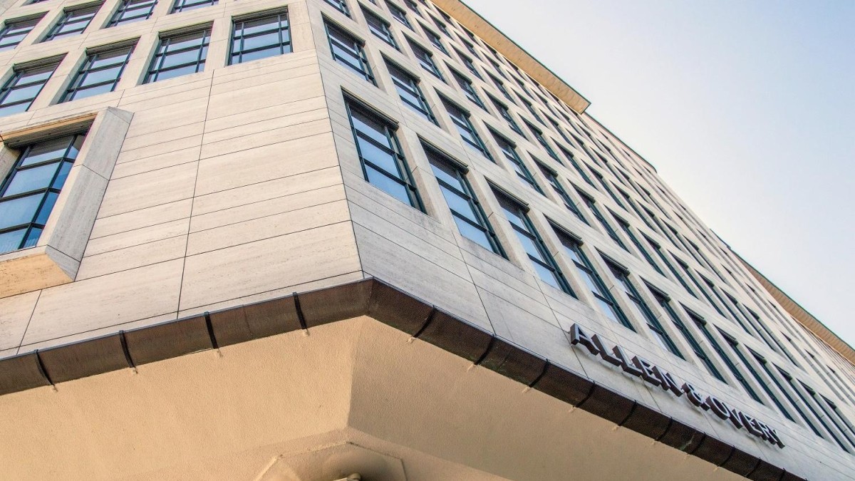 Allen & Overy omhoog na correctie league tables