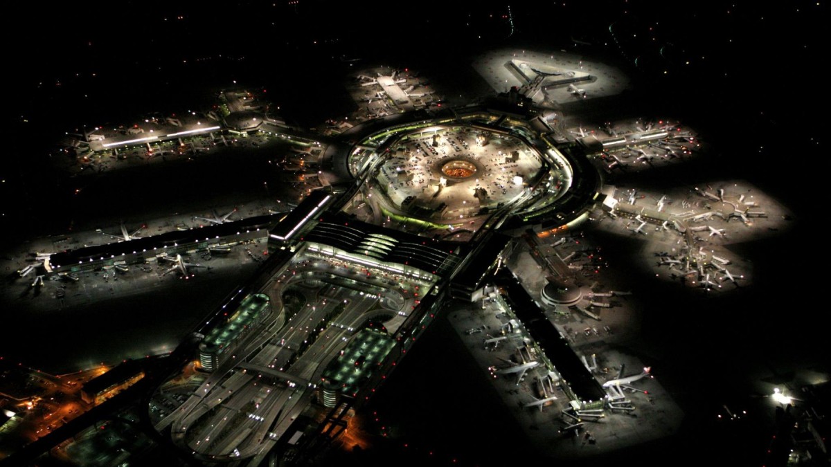 TKH neemt vliegveldverlichtingsactiviteiten over