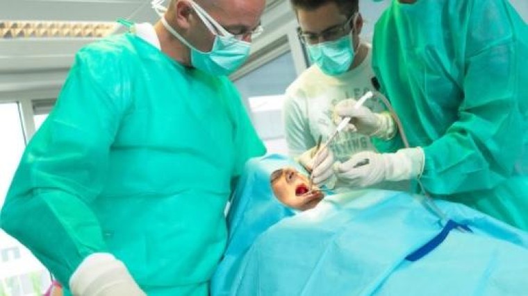 Rothschild zoekt koper voor tandarts van Bencis