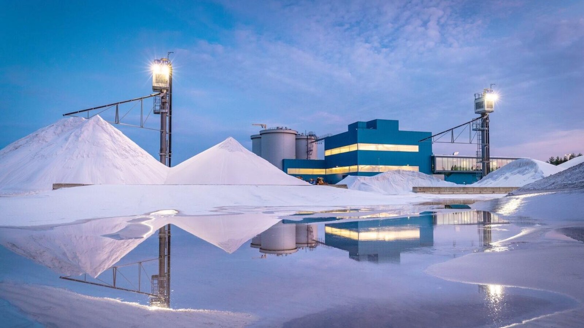 Zandbedrijf stort zich op Canadees mijnbedrijf