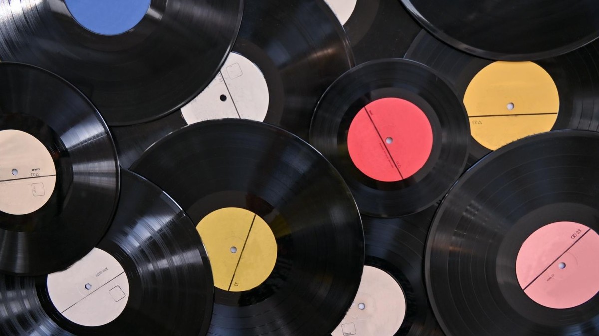 Artone ziet nog muziek in vinyl en doet overname
