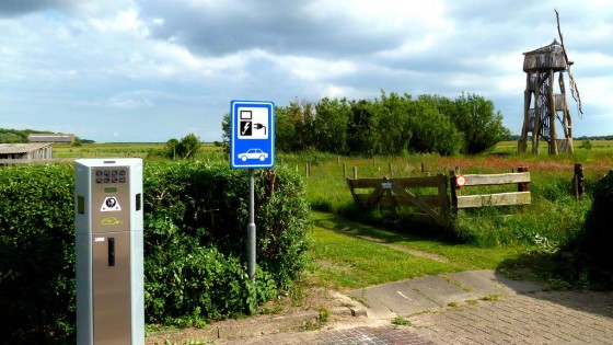 Alliander zet laadpalendochter in de verkoop