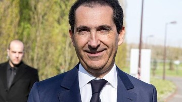 Oprichter Altice verhoogt bod op bedrijf, rechtszaken van de baan