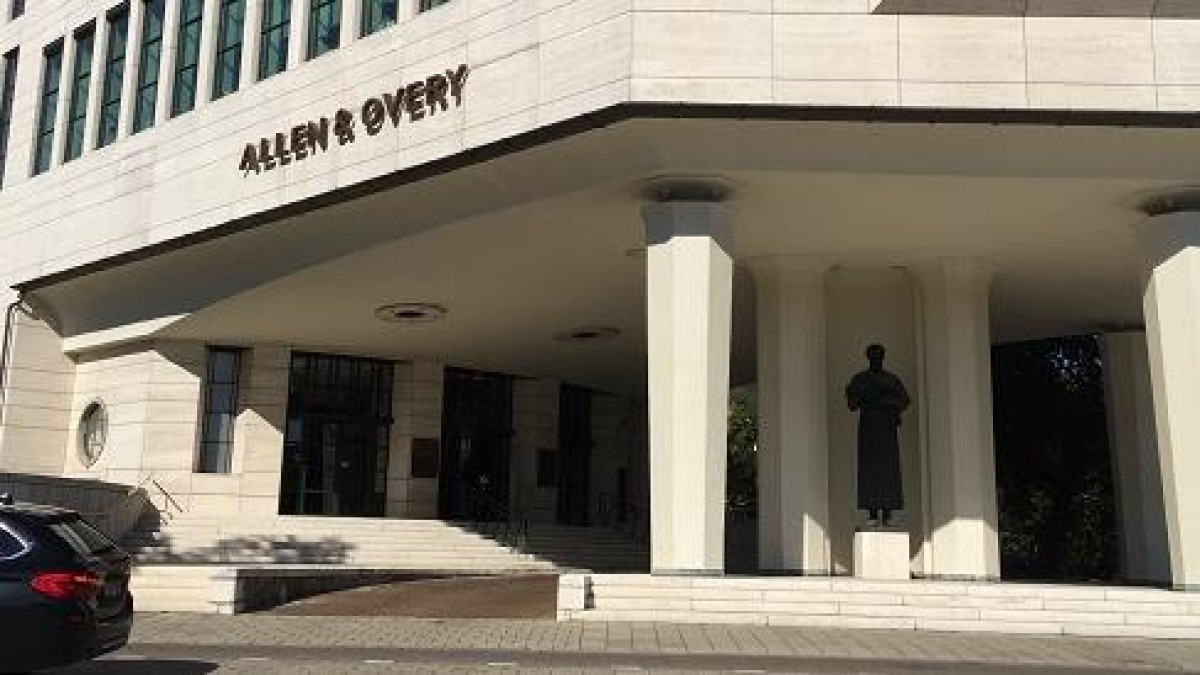 Hegemonie Allen & Overy in league tables 2019