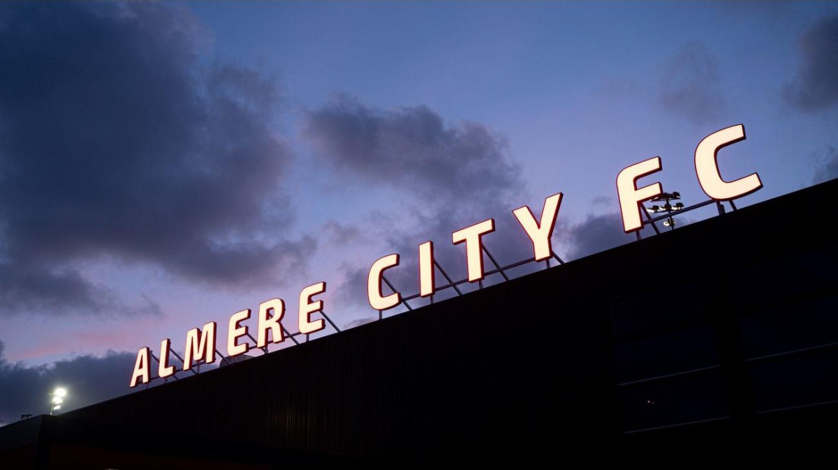 Japanse machinefabrikant koopt voetbalclub Almere City