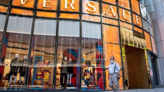 Modehuis Prada op de eerste rij voor overname Versace