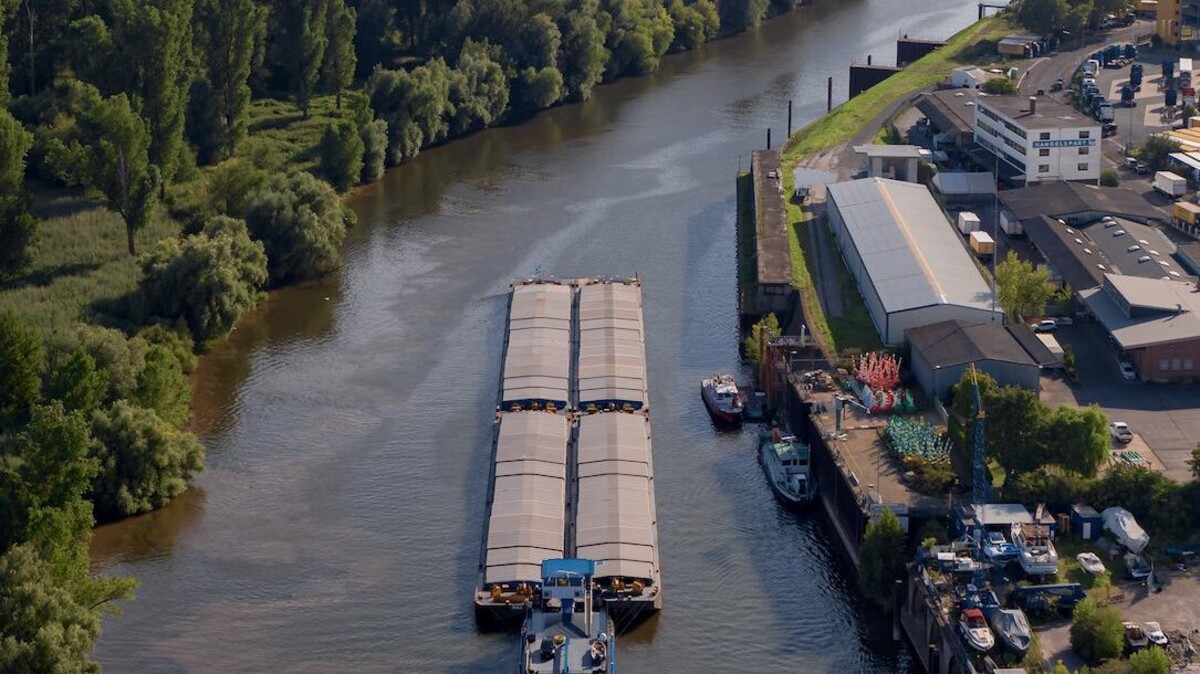 De Jong Shipping Group neemt een meerderheidsbelang in Belgische branchegenoot.