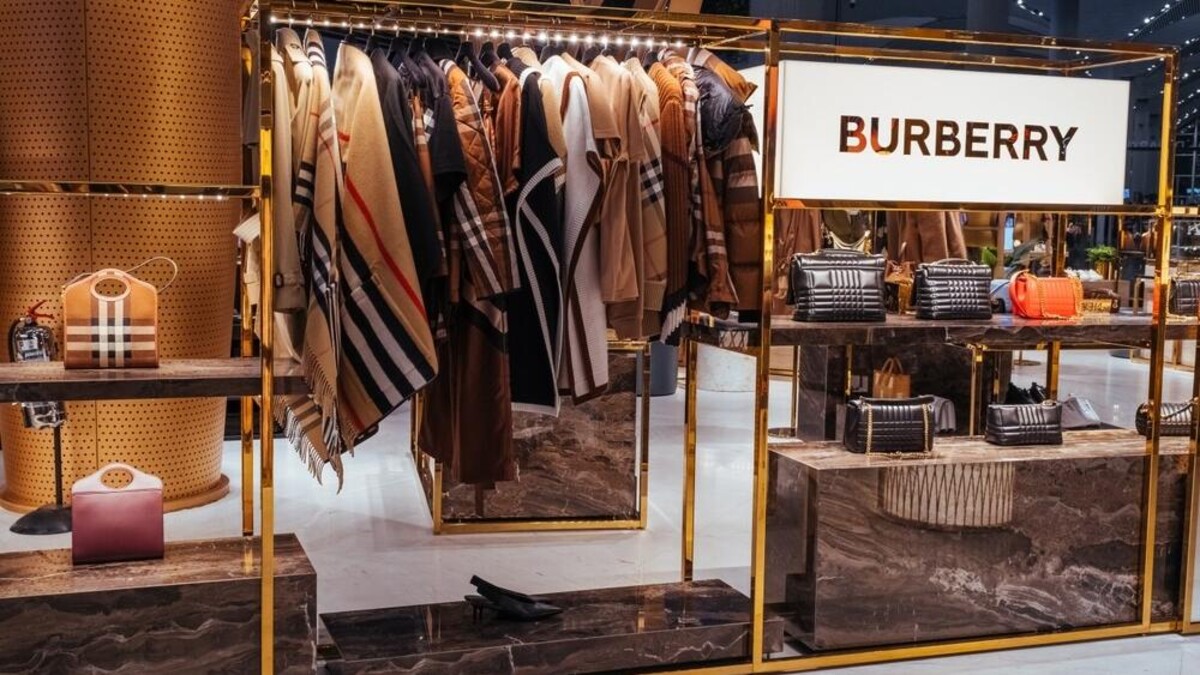 Britse retailopkoper Frasers richt nu de pijlen op modehuis Burberry.