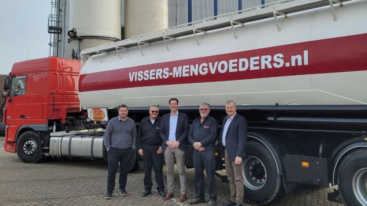 AgruniekRijnvallei neemt Vissers Mengvoeders over