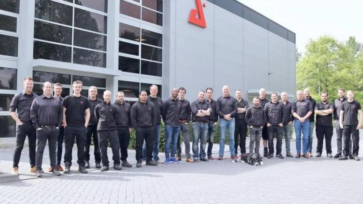 AED Group neemt over en zoekt koper