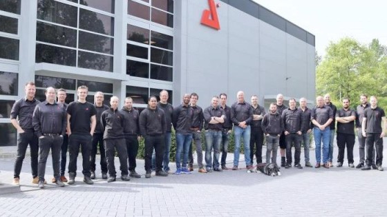 AED Group neemt over en zoekt koper