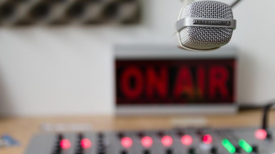 Duitse mediamagnaat zet Franse omroep in de etalage