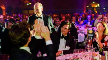 Kersverse partner Bram Caudri sleept award in de wacht