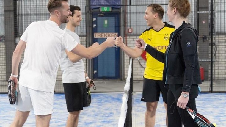 Vamos! Young M&A Community speelt eerste padeltoernooi