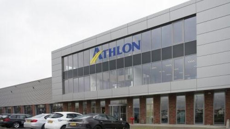Mercedes zoekt kopers voor autoleaser Athlon