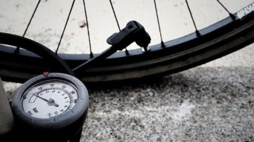Piepjong fietsbedrijf koopt stokoud onderhoudsbedrijf