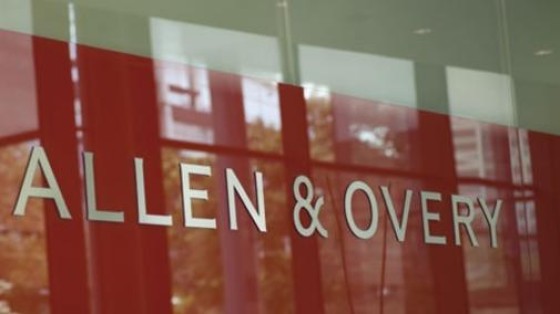 Allen & Overy verlaagt beloning Duitse partners