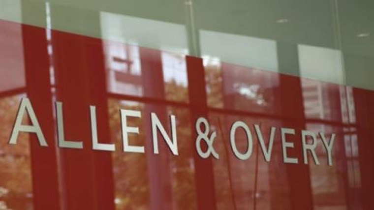 Allen & Overy verlaagt beloning Duitse partners