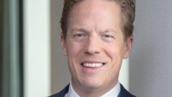 Nick van Dijk naar AKD