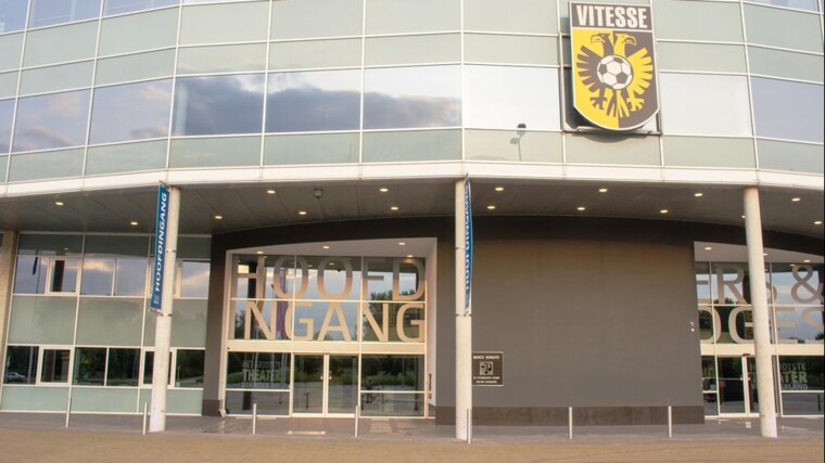Gedoemd Vitesse mag blijven hopen op weer een overname