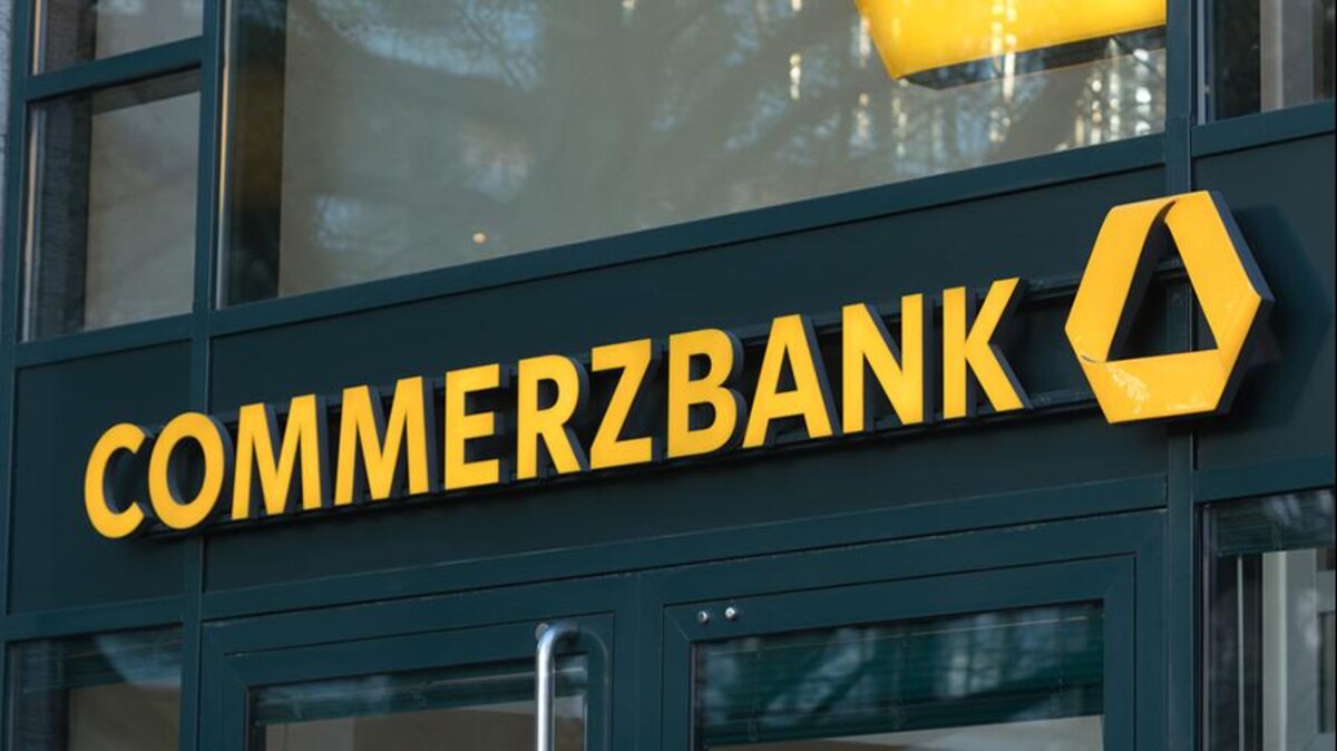 De Italiaanse bank UniCredit heeft bijna een meerderheid in Commerzbank.