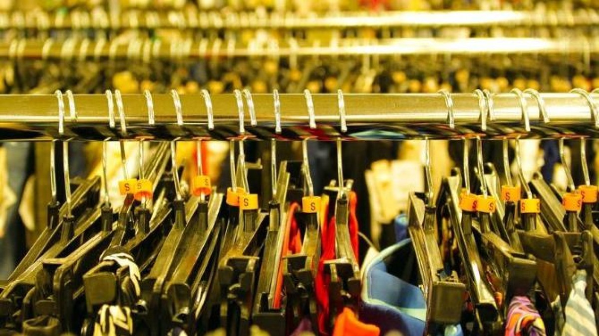 Mogelijk overname kledingwinkels Score