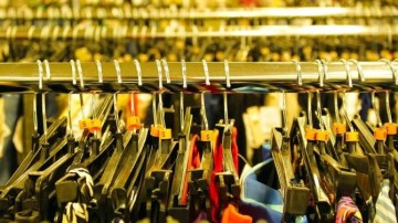 Mogelijk overname kledingwinkels Score