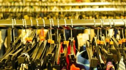 Mogelijk overname kledingwinkels Score