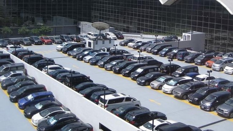 Bloeiende autodealer koopt alweer een collega