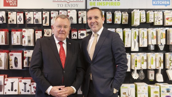 Uitvinder Bernd Schneider geeft bedrijf door aan zoon