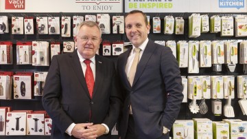 Uitvinder Bernd Schneider geeft bedrijf door aan zoon