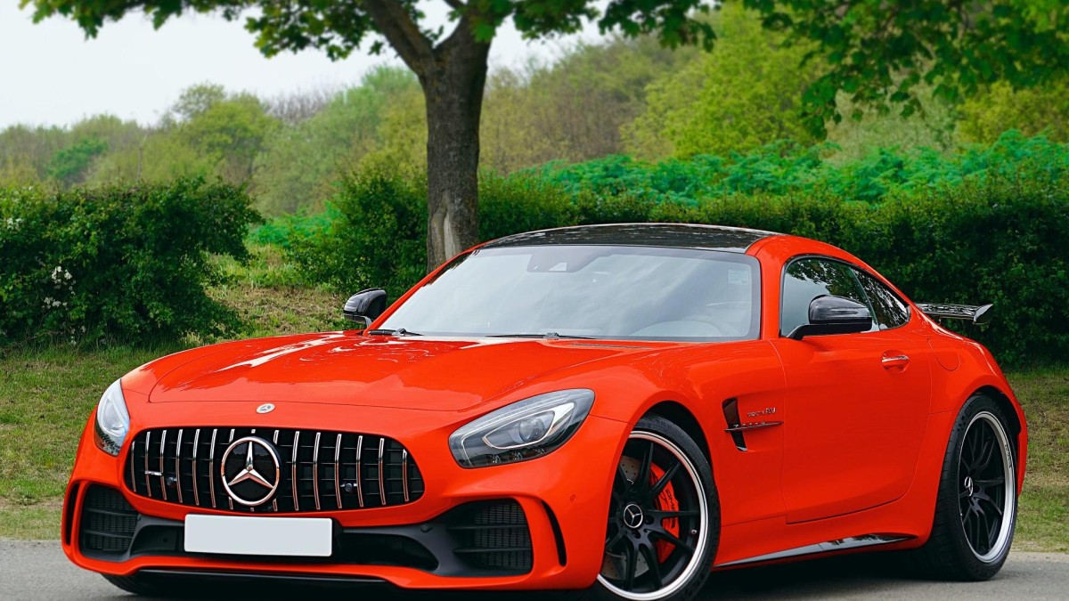 Mercedes koopt Engels motorbouwertje