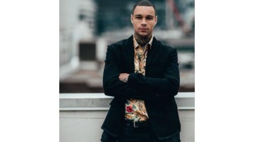 Voetballer Gregory van der Wiel verkoopt belang in kledingmerk BALR.