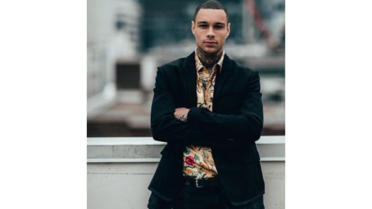 Voetballer Gregory van der Wiel verkoopt belang in kledingmerk BALR.