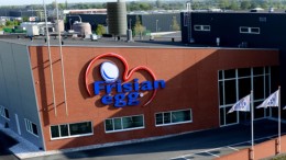 Hoe een Friese eierboer naar de beurs van Pakistan trekt