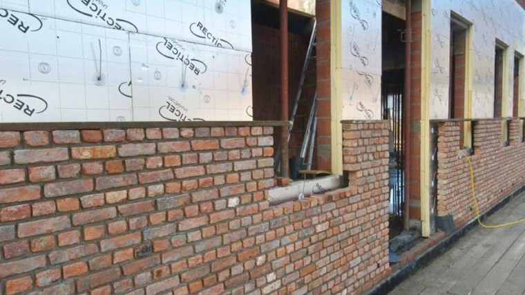 Dochter Recticel verkocht voor 200 miljoen minder